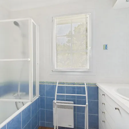 Sejour Pour 8 Avec Piscine En Bord De Holiday home
